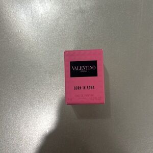 Valentino Donna Born in Roma Eau de Parfum - Vibrant Pink